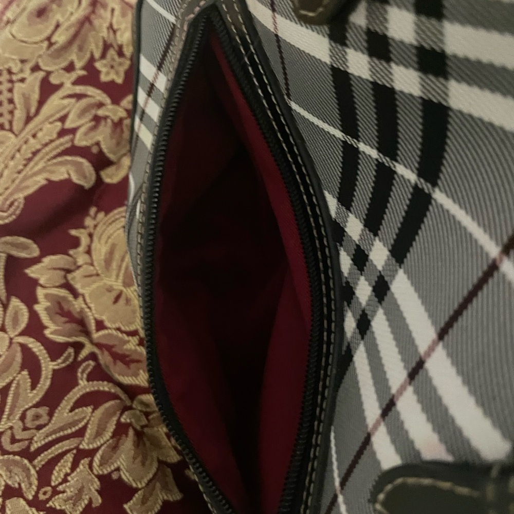 Burberry London black white and gray clean in side and outside - Picture 3 of 9